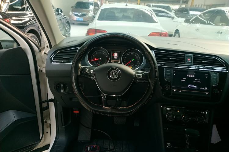 Used Volkswagen Tiguan L 2018 330TSI Automatic Two-Wheel Drive Luxury Edition
