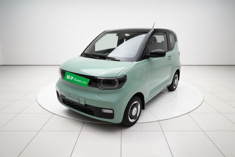 Used Wuling Hongguang MINIEV 2021 Macaron Sandwich Model 120 km Lithium Iron Phosphate Front Left 45 Deg