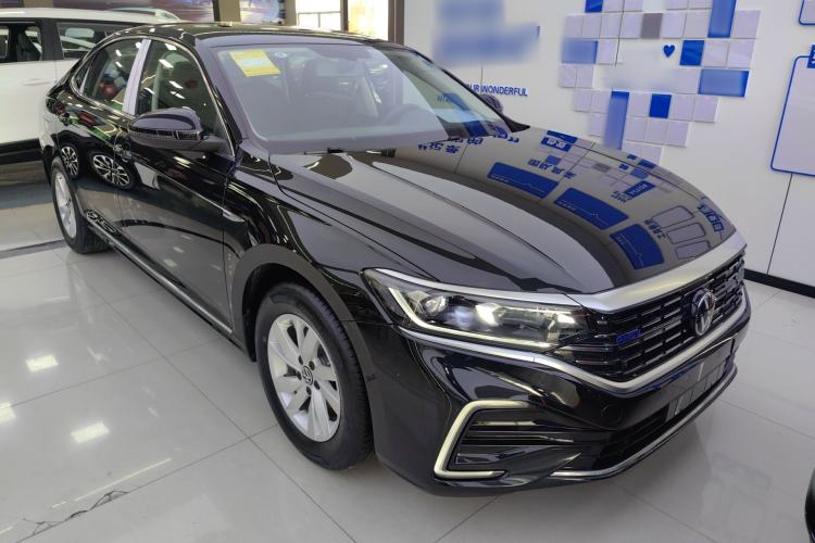 Used Volkswagen Passat New Energy 2025 430 PHEV Hybrid Business Edition Front Right 45 Deg