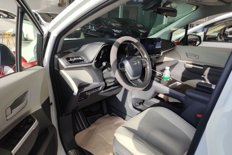 Used Toyota Sienna 2024 2.5L Hybrid Comfort Edition