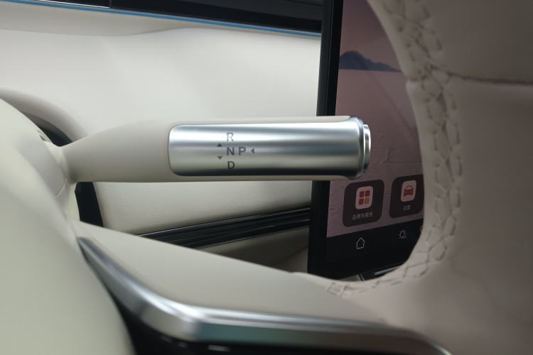 Used Hima Luxeed S7 2025 855 km Max Gear Lever