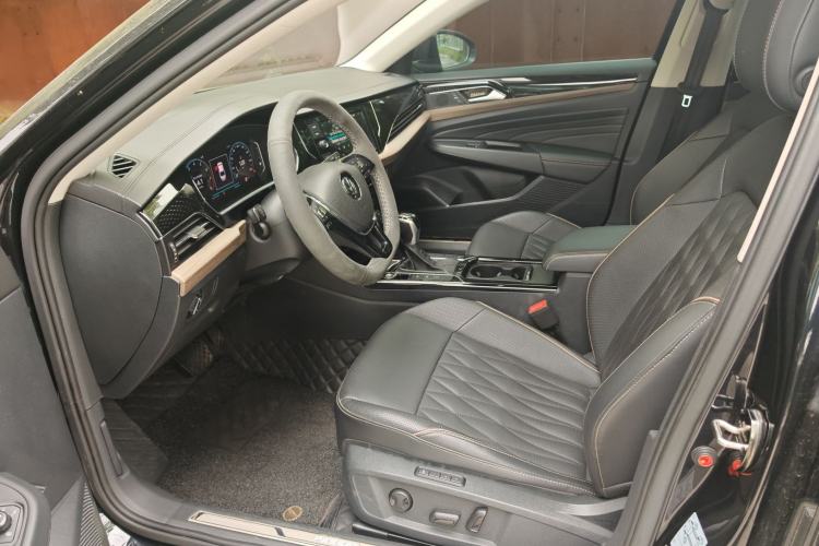 Used Volkswagen Passat 2019 330TSI Luxury Edition China VI Standard Interior 1