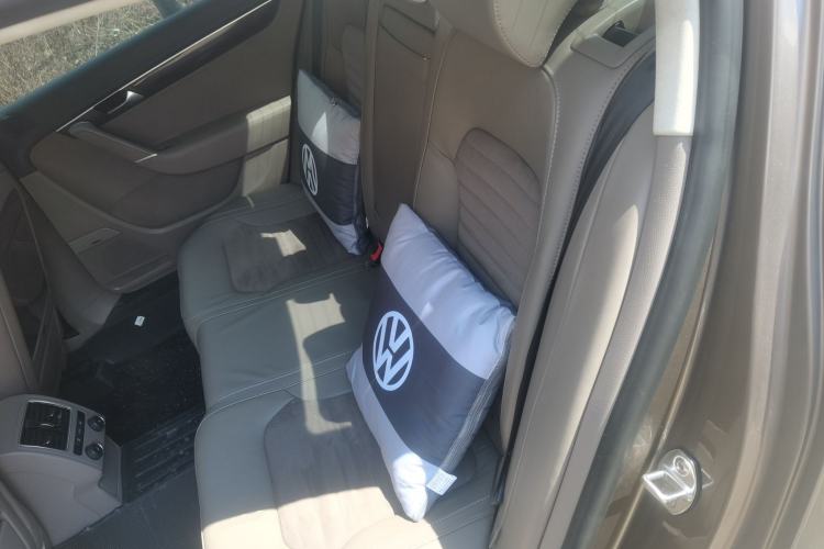 Used Volkswagen Magotan 2015 1.8TSI Prestige Model Left Rear Seat