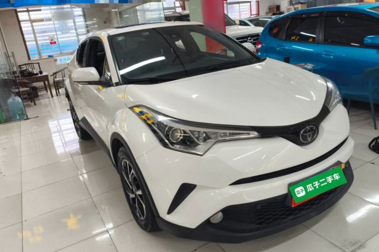 Used Toyota C-HR 2020 2.0L Leading Edition Front Right 45 Deg