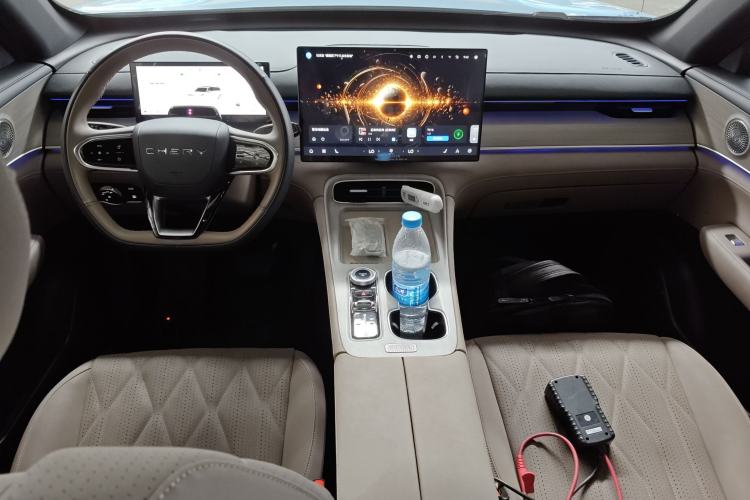 Used Chery Tiggo 8 PLUS C-DM 2025 1.5T 116 km Prestige Version 5 Seats Center Console