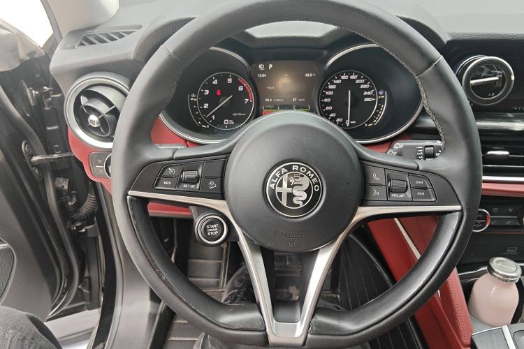 Used Alfa Romeo Stelvio 2017 2.0T 200HP Luxury Edition