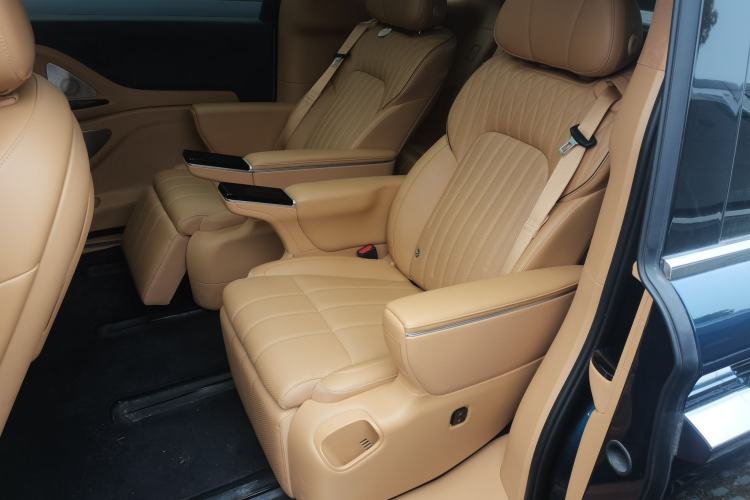 Used VOYAH Dream 2025 PHEV Four-Wheel-Drive Flagship Kunpeng Edition Left Rear Seat