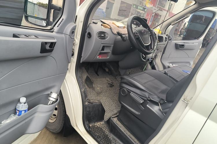 Used SAIC MAXUS Xintu V80 2019 2.5T Classic Model AMT Aoyuntong Long Wheelbase Mid-Roof 7-Seater
