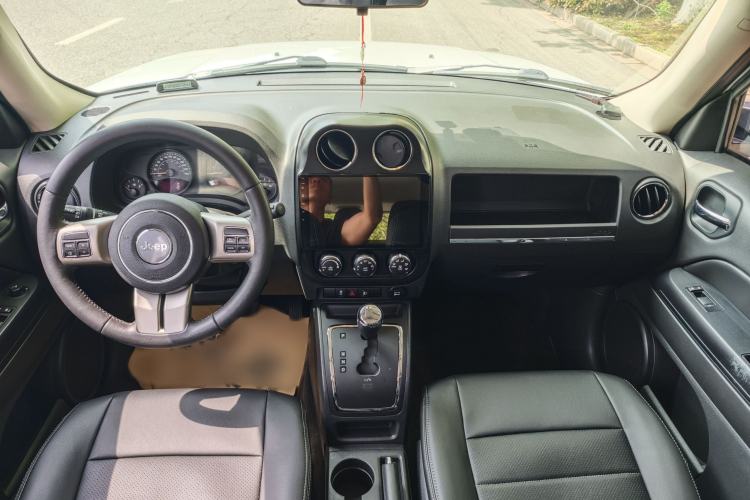 Used Jeep Patriot 2014 2.4L Sport Edition Interior 5