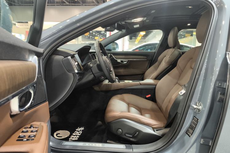 Used Volvo V90 2022 Cross Country B5 AWD Smart Range Edition
