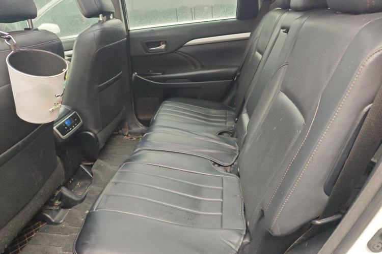 Used Toyota Highlander 2018 2.0T Four-Wheel Drive Luxury Edition 7 Seats China V Emission Standard Left Rear Seat