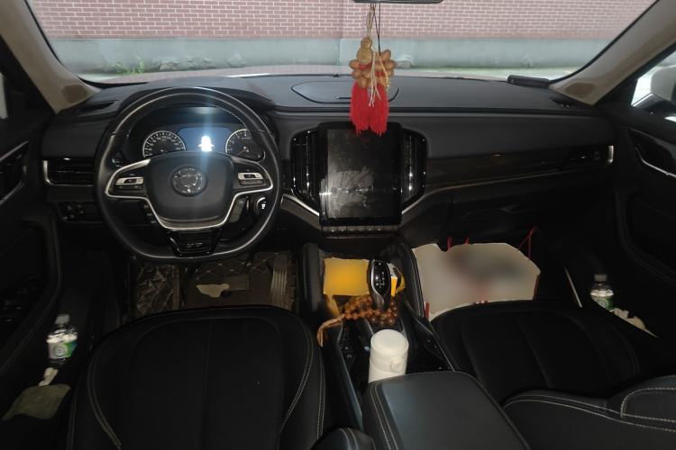 Used Brilliance V7 2018 280T DCT Luxury Model 5 Seats Center Console