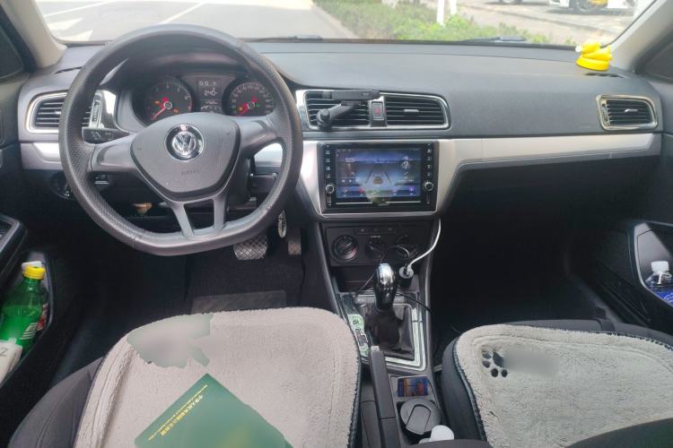 Used Volkswagen Lavida 2015 1.6L Automatic Fashion Edition Center Console