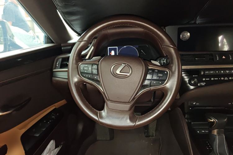 Used Lexus ES 2020 200 Excellence Edition
