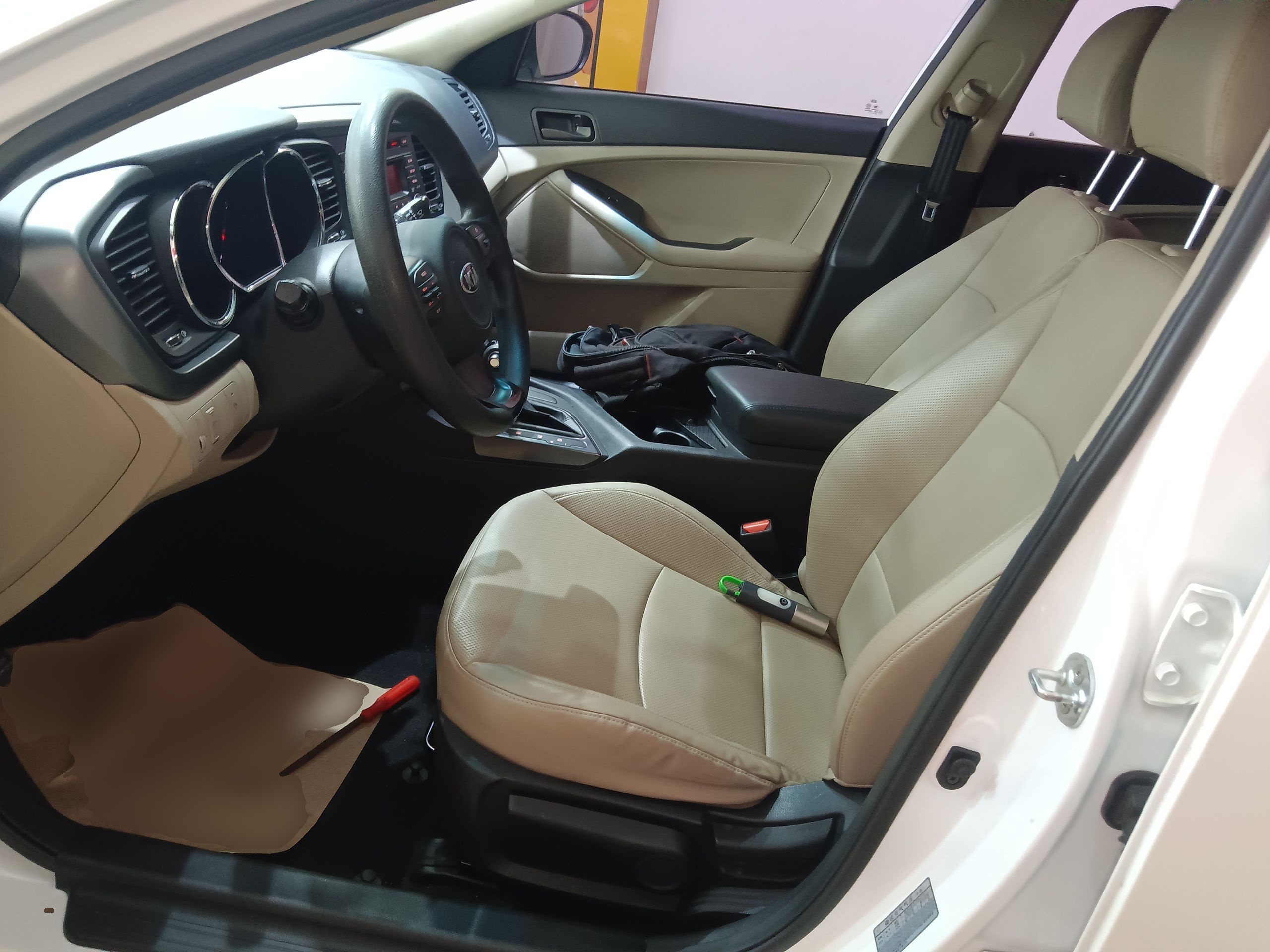 Переднее сиденье в автомобиле