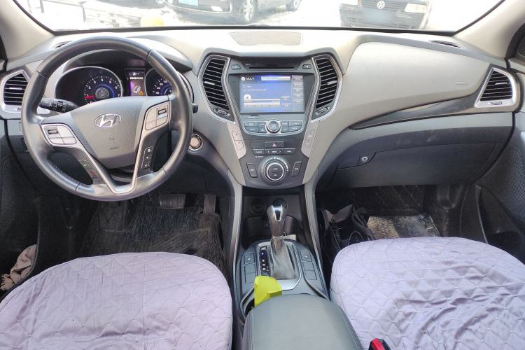 Used Hyundai Grand SantaFe 2013 3.0L 7-Seater Four-Wheel-Drive Comfort Edition Center Console