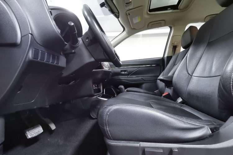 Used Mitsubishi Outlander 2017 2.0L Two-Wheel Drive Glory Edition 5 Seats