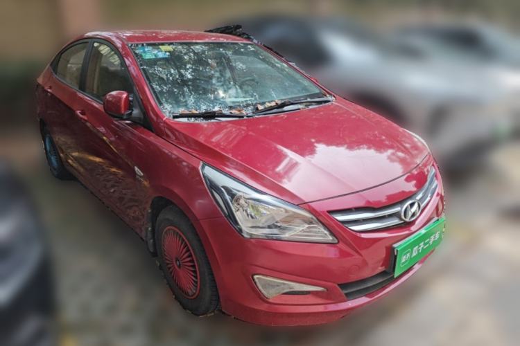 Used Hyundai Verna (older generation) 2014 1.4L Manual Smart GLS Trim Front Right 45 Deg