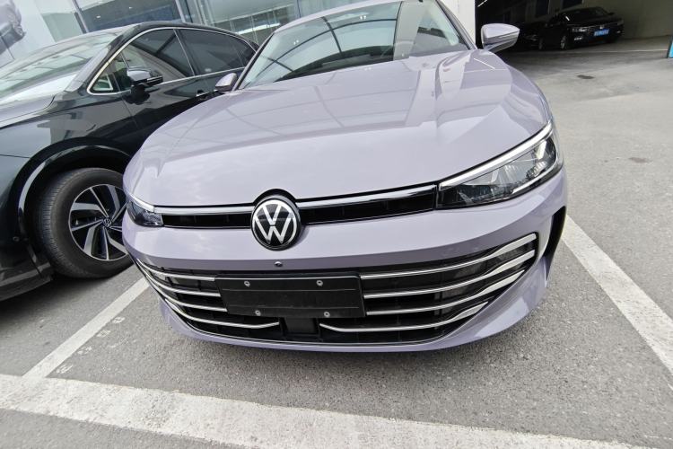 Used Volkswagen Passat 2025 Pro 380TSI Dragon Supreme Edition
