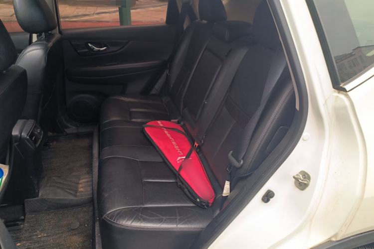 Used Nissan X-Trail 2017 2.0L CVT Comfort Edition 2WD Interior 4