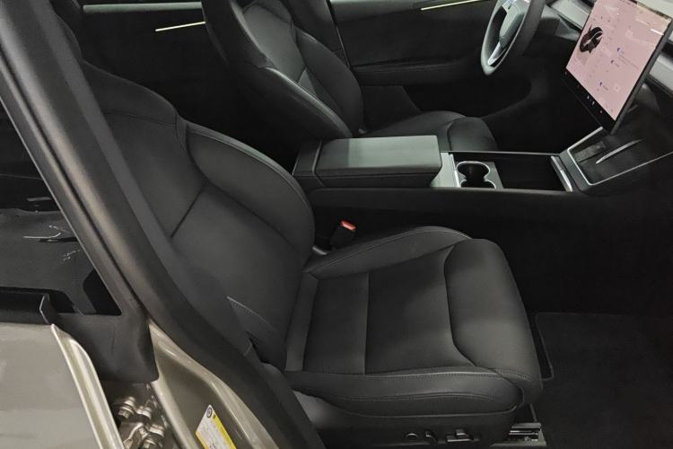 Used Tesla Model Y L 2025 Model Long-Range All-Wheel-Drive Version