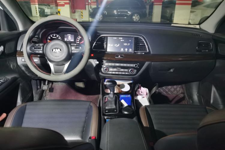Used Kia K3 (Kai Shen) 2017 1.8L Automatic GLS Center Console