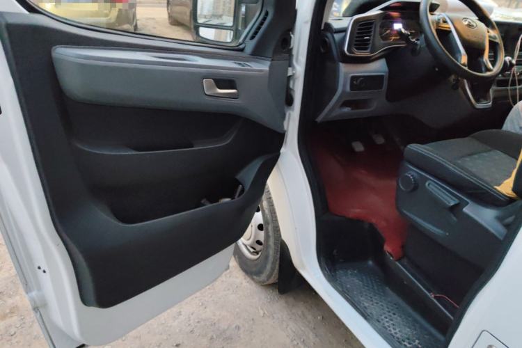 Used SAIC MAXUS Xintu V80 2024 Aotong Value Edition 6MT Long-Wheelbase Mid-Roof Model with 127 Ps Available in 6/7/8/9-Seater Configurations