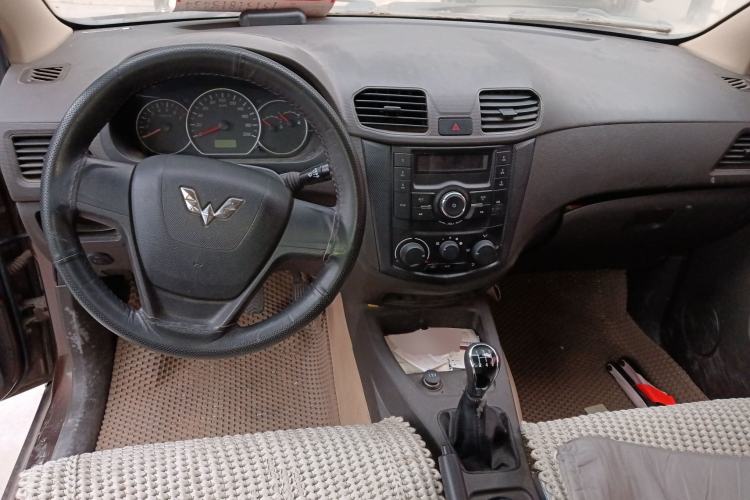 Used Wuling Hongguang 2015 1.2L S Base Model China V Standard