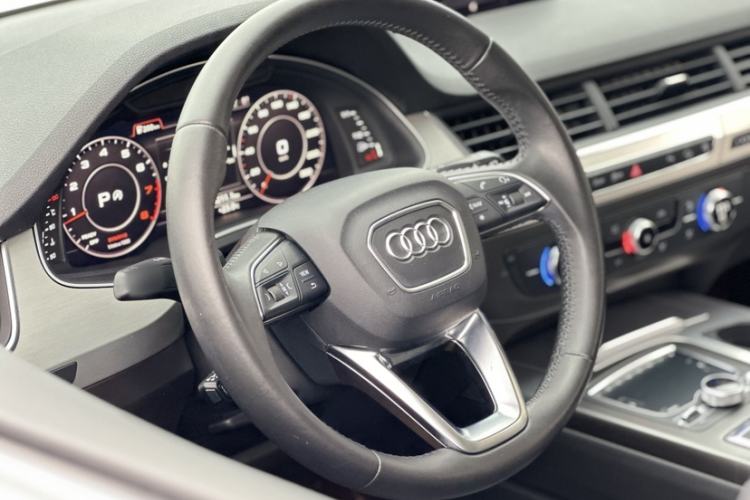 Used Audi Q7 2016 40 TFSI Comfort Model
