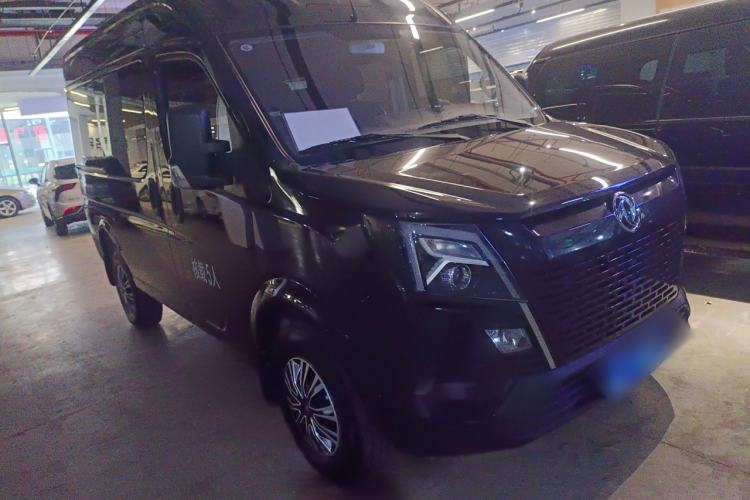 Used Dongfeng Yufeng Yufeng 2023 V9+ 2.0T Automatic Front-Wheel-Drive Short Wheelbase Mid-Roof Design—5/6-Seater
