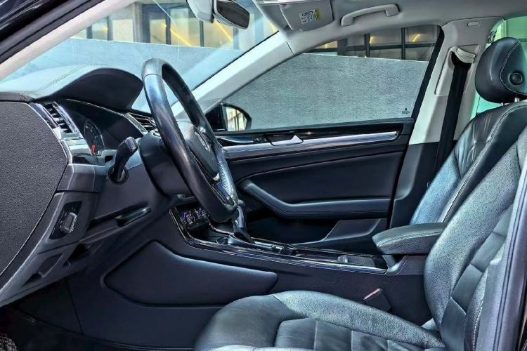 Used Volkswagen Phideon 2018 Revised Version 380TSI Two-Wheel Drive Business Edition Interior 2