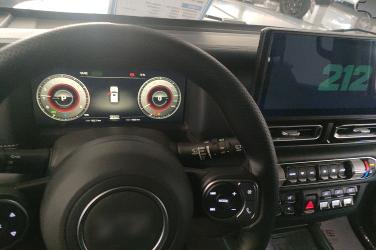 Used 212 T01 2024 2.0T Explorer
