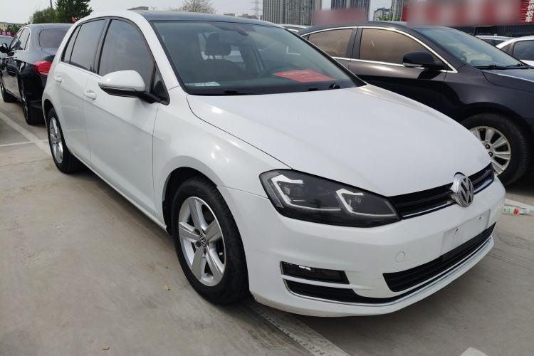 Used Volkswagen Golf 2015 1.4TSI Automatic Luxury Model Front Right 45 Deg