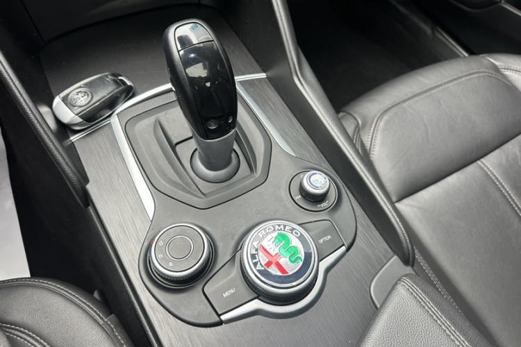 Used Alfa Romeo Giulia 2017 2.0T 280HP Luxury Edition
