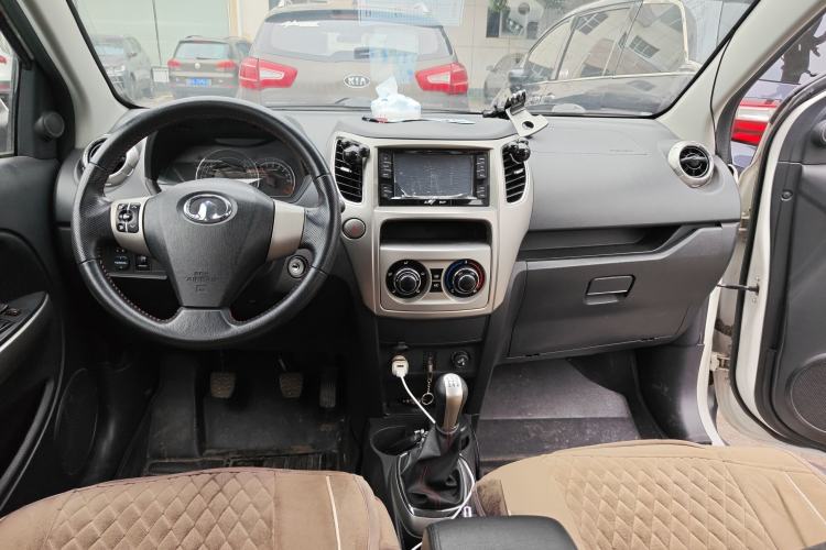 Used Great Wall M4 2012 1.5L Manual Luxury Version Center Console
