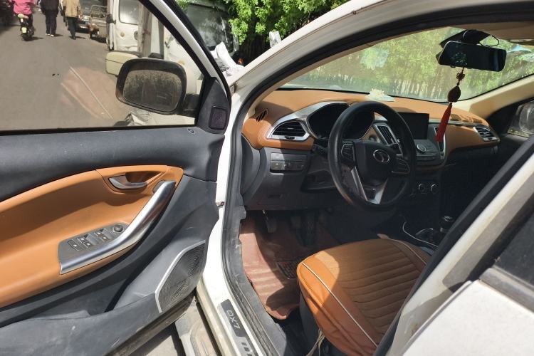 Used Soueast DX7 2016 1.5T Manual Triumph Edition Driver Seat