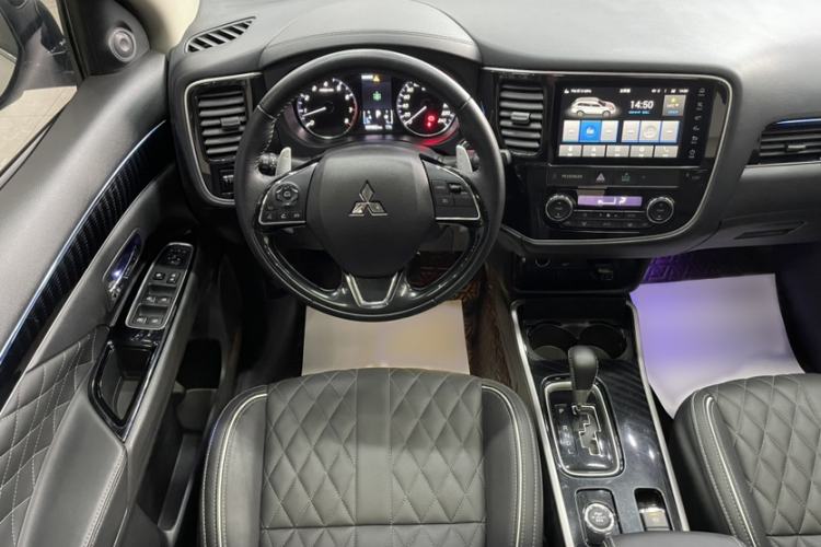 Used Mitsubishi Outlander 2021 2.4L 4x4 DynaDrive Edition 5 Seats Interior 4