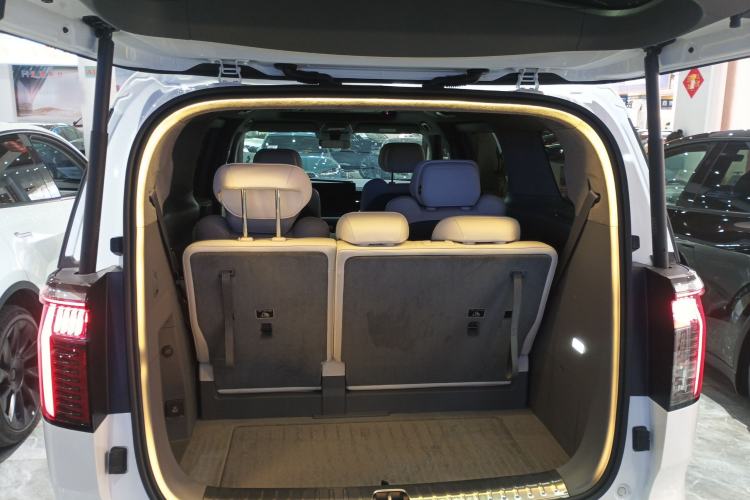 Used Zeekr 009 2024 7-Seater Aisle Version 108 kWh Trunk