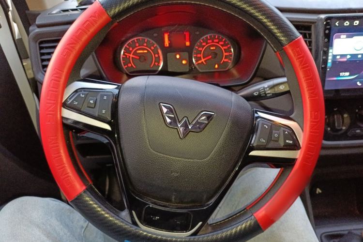Used Wuling Hongguang V 2022 1.5L Jingqu Edition Electric-Assist LAR Steering Wheel