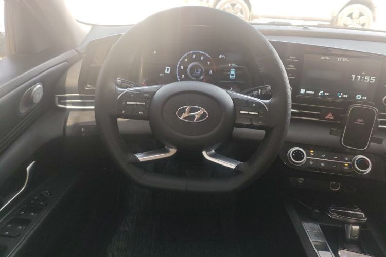 Used Hyundai Elantra 2022 1.5L CVT GLX Elite Edition Steering Wheel