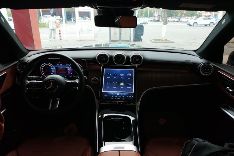 Used Mercedes-Benz GLC 2023 GLC 300 L 4MATIC Dynamic Edition 5-seater Center Console