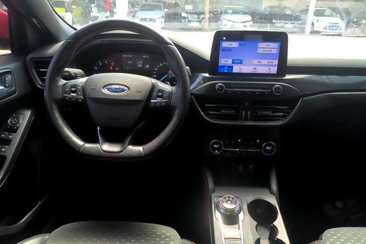 Used Ford Focus 2020 Sedan EcoBoost 180 Automatic ST Line Center Console