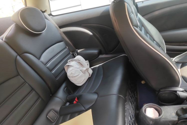 Used MINI 2011 1.6L ONE
