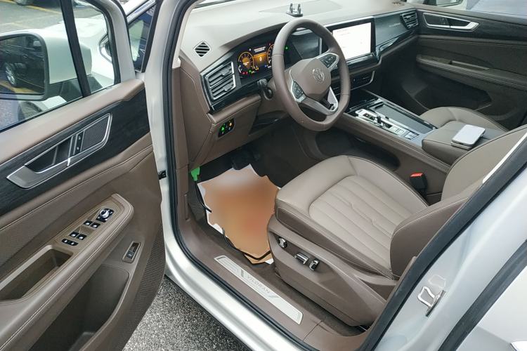 Used Volkswagen Viloran 2024 330TSI Luxury Edition
