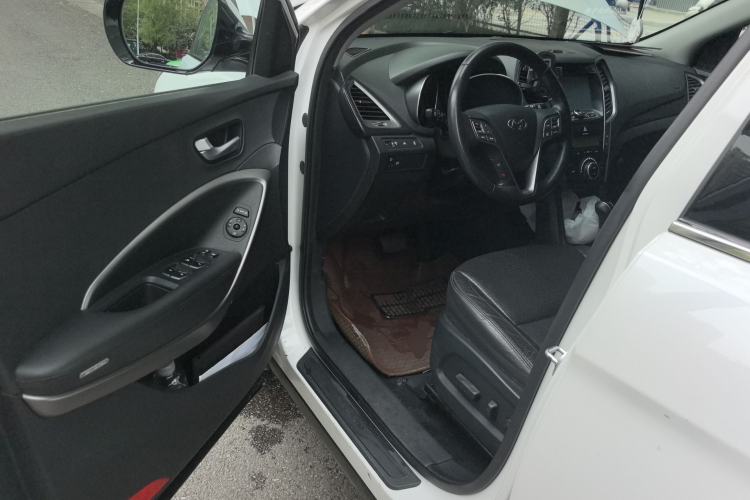 Used Hyundai Santa Fe 2013 2.4L Automatic Two-Wheel Drive Smart Version Driver Seat