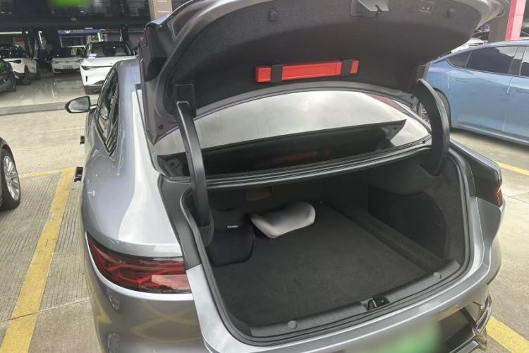 Used BYD Han 2022 EV Genesis Edition 715KM Front-Wheel-Drive Prestige Model Interior 6