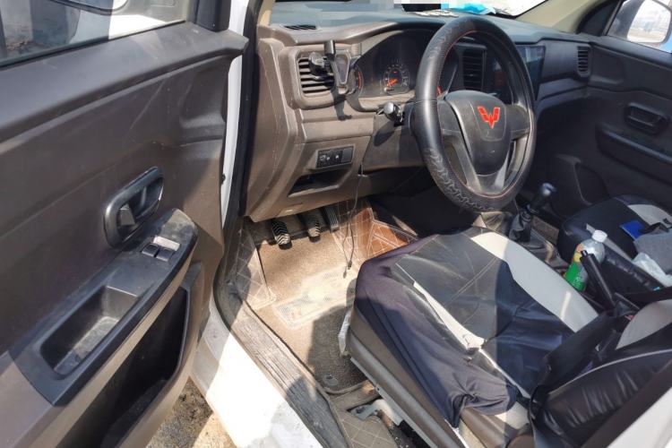 Used Wuling Hongguang V 2022 1.5L Jingqu Edition Enclosed-Window Vehicle with Electric Power Steering LAR Driver Seat