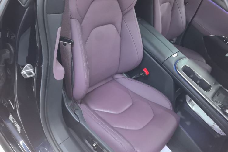 Used Xiaomi Auto SU7 2024 Four-Wheel Drive Ultra-Long Range Advanced Intelligent Driving Max Edition
