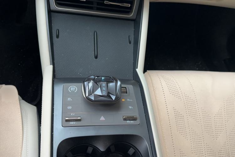 Used BYD Qin L 2024 DM-i 80KM Beyond Model Gear Lever