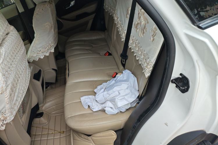 Used Land Rover Range Evoque 2014 2.0T 5-Door Luxury Edition Left Rear Seat